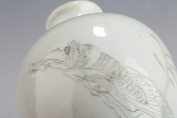 古玩陶瓷清末民初·白釉刻瓷秋蟬紋鼻煙壺拍賣，當(dāng)前價格0元