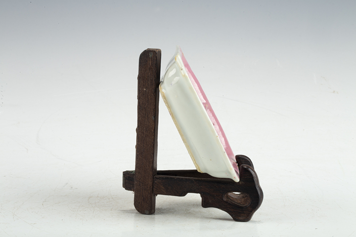 古玩陶瓷民國·粉彩花卉紋調(diào)色盤拍賣，當前價格188元