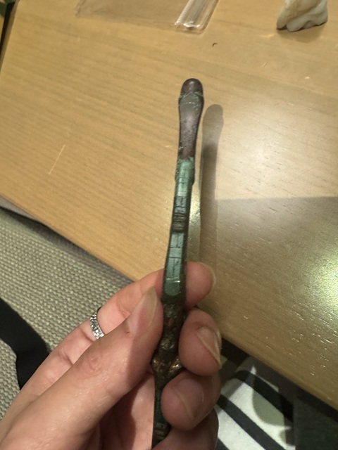 古玩玉器嵌松石龍頭帶勾真品鑒賞圖