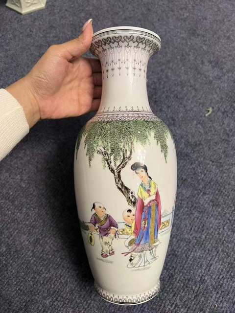 古玩陶瓷粉彩人物故事花蘭瓶真品鑒賞圖