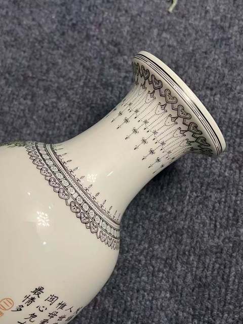 古玩陶瓷粉彩人物故事花蘭瓶真品鑒賞圖