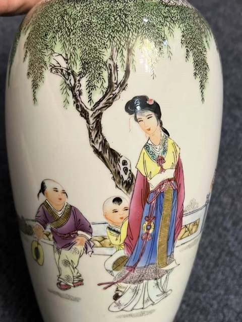 古玩陶瓷粉彩人物故事花蘭瓶真品鑒賞圖
