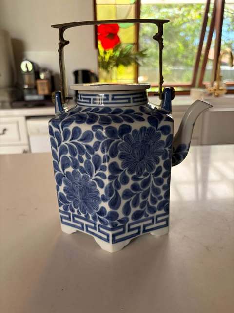 古玩陶瓷民國 青花花卉紋提梁壺真品鑒賞圖