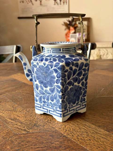 古玩陶瓷民國 青花花卉紋提梁壺真品鑒賞圖