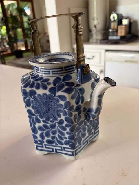 古玩陶瓷民國 青花花卉紋提梁壺真品鑒賞圖