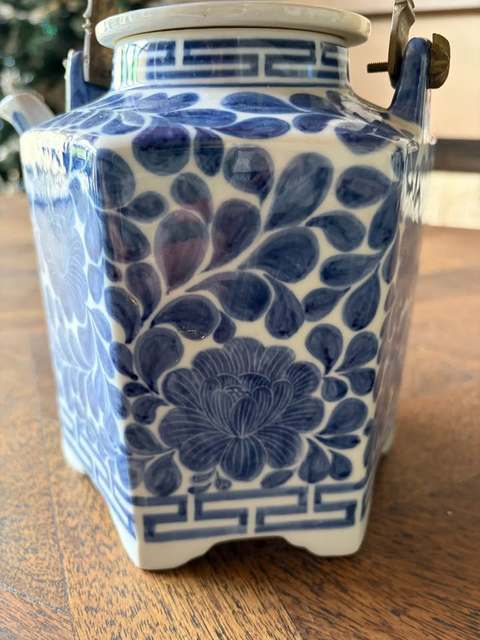 古玩陶瓷民國 青花花卉紋提梁壺真品鑒賞圖