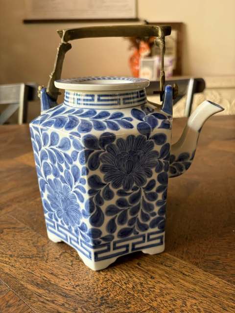 古玩陶瓷民國 青花花卉紋提梁壺真品鑒賞圖