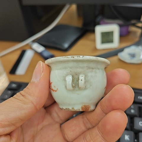 古玩陶瓷晚清礬紅鳥食杯真品鑒賞圖