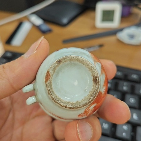 古玩陶瓷晚清礬紅鳥食杯真品鑒賞圖