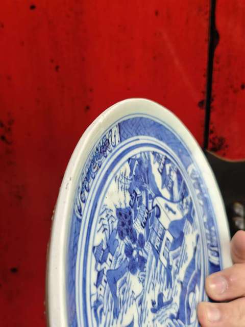 古玩陶瓷樓臺亭閣山水紋青花盤真品鑒賞圖