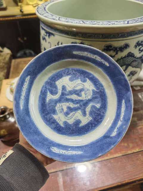 古玩陶瓷青花留白龍紋盤真品鑒賞圖
