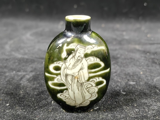 古玩陶瓷綠釉墨彩人物鼻煙壺真品鑒賞圖