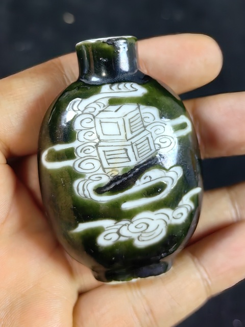古玩陶瓷綠釉墨彩人物鼻煙壺真品鑒賞圖