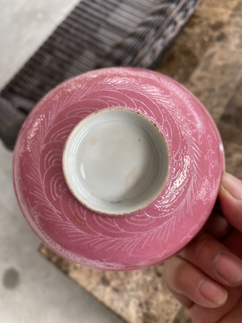 古玩陶瓷胭脂紅釉龍紋茶圓真品鑒賞圖