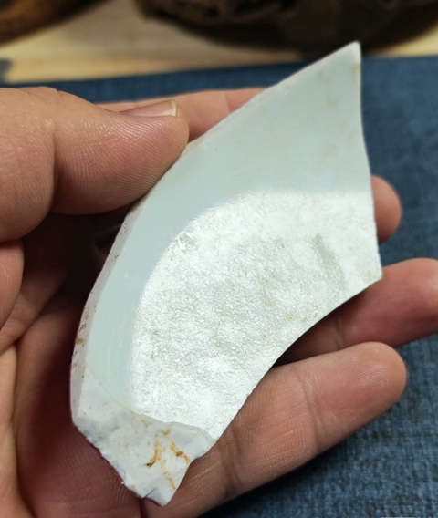 古玩陶瓷紅釉瓷片真品鑒賞圖