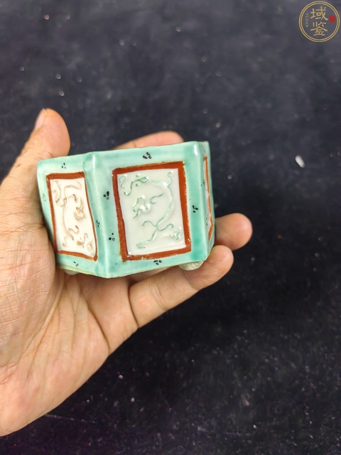 古玩陶瓷清螭龍紋六方三足水盂拍賣，當前價格600元