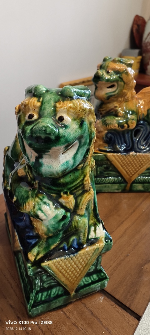 古玩陶瓷三彩獅子瓷塑擺件真品鑒賞圖