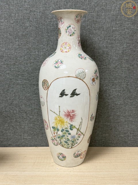 古玩陶瓷軋道粉彩花鳥紋撇口瓶真品鑒賞圖