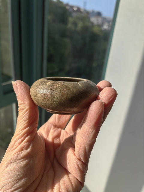 古玩陶瓷越窯青瓷褐彩水盂真品鑒賞圖