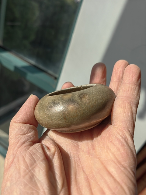 古玩陶瓷越窯青瓷褐彩水盂真品鑒賞圖