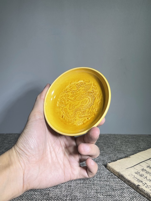 古玩陶瓷清末民初.黃釉龍紋盤拍賣，當前價格0元