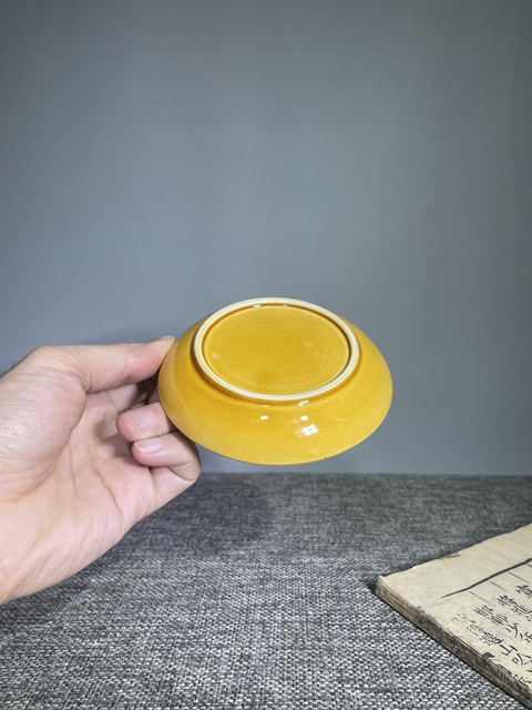 古玩陶瓷清末民初.黃釉龍紋盤拍賣，當前價格0元