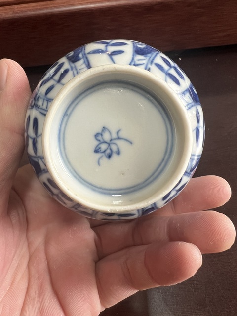 古玩陶瓷青花花卉紋杯真品鑒賞圖