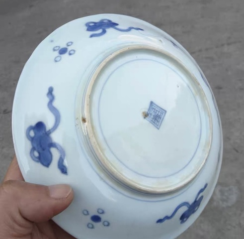 古玩陶瓷青花纏枝花紋盤真品鑒賞圖