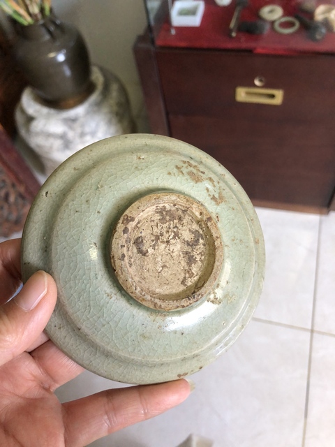 古玩陶瓷龍泉窯青釉盤真品鑒賞圖