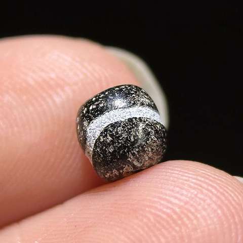 古玩玉器琉璃珠真品鑒賞圖