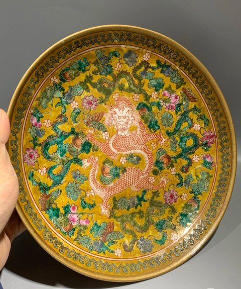 古玩陶瓷黃釉龍紋臥盤真品鑒賞圖