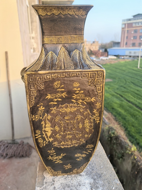 古玩陶瓷雙鋪首四方瓶真品鑒賞圖