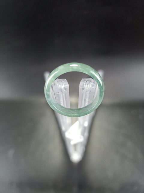 古玩玉器【精品】冰種飄綠花翡翠A貨戒指拍賣，當前價格0元