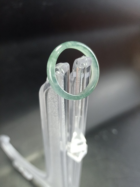 古玩玉器【精品】冰種飄綠花翡翠A貨戒指拍賣，當前價格0元