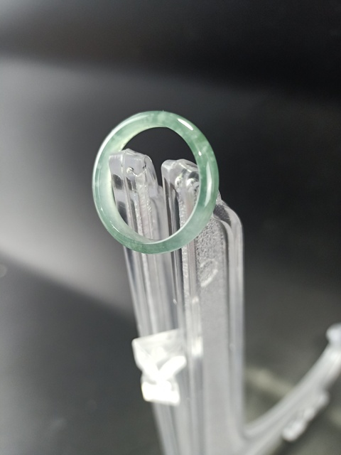 古玩玉器【精品】冰種飄綠花翡翠A貨戒指拍賣，當前價格0元