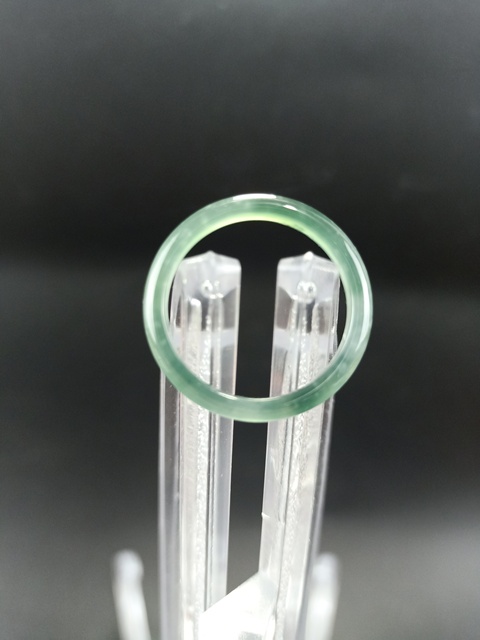 古玩玉器【精品】冰種飄綠花翡翠A貨戒指拍賣，當前價格0元