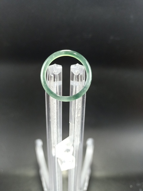 古玩玉器【精品】冰種飄綠花翡翠A貨戒指拍賣，當前價格0元