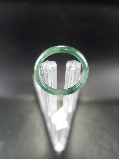 古玩玉器【精品】冰種飄綠花翡翠A貨戒指拍賣，當前價格0元