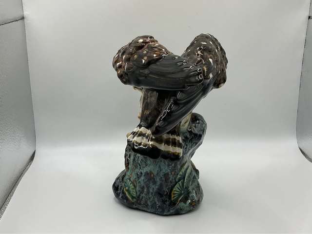 古玩陶瓷石灣窯瓷塑鷹真品鑒賞圖