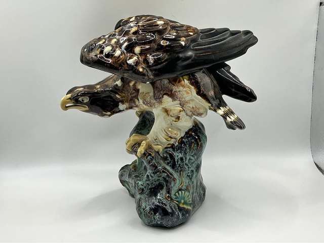 古玩陶瓷石灣窯瓷塑鷹真品鑒賞圖