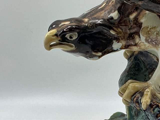 古玩陶瓷石灣窯瓷塑鷹真品鑒賞圖