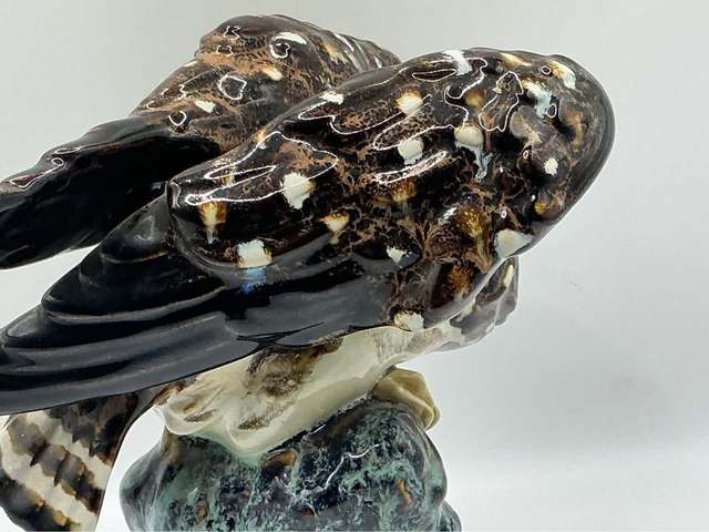 古玩陶瓷石灣窯瓷塑鷹真品鑒賞圖