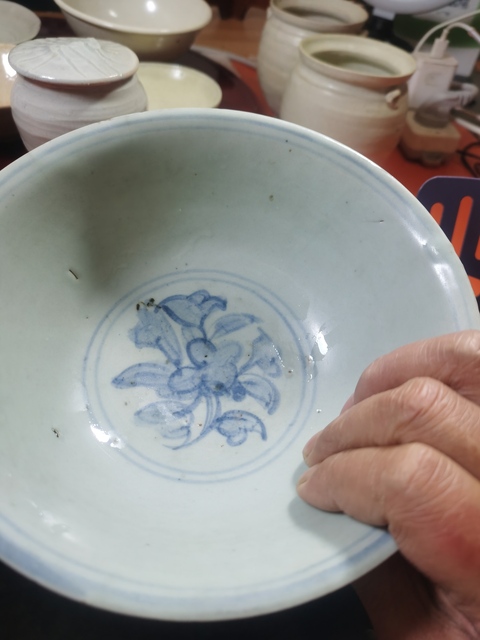 古玩陶瓷青花花卉紋碗真品鑒賞圖