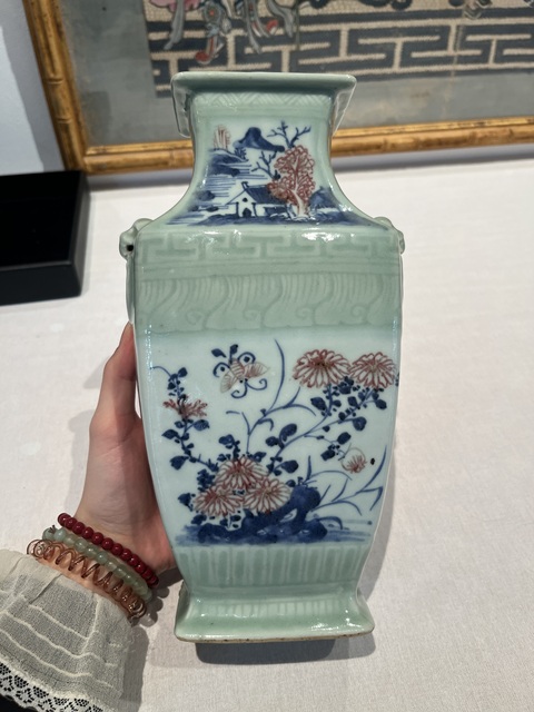 古玩陶瓷豆青釉青花釉里紅四方瓶真品鑒賞圖