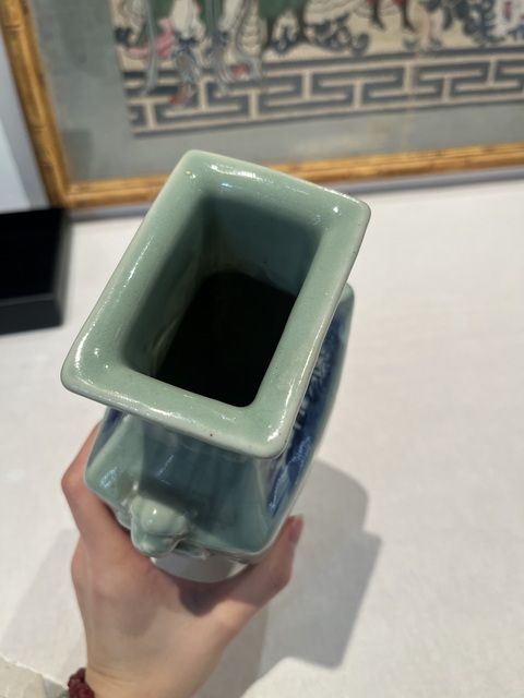 古玩陶瓷豆青釉青花釉里紅四方瓶真品鑒賞圖