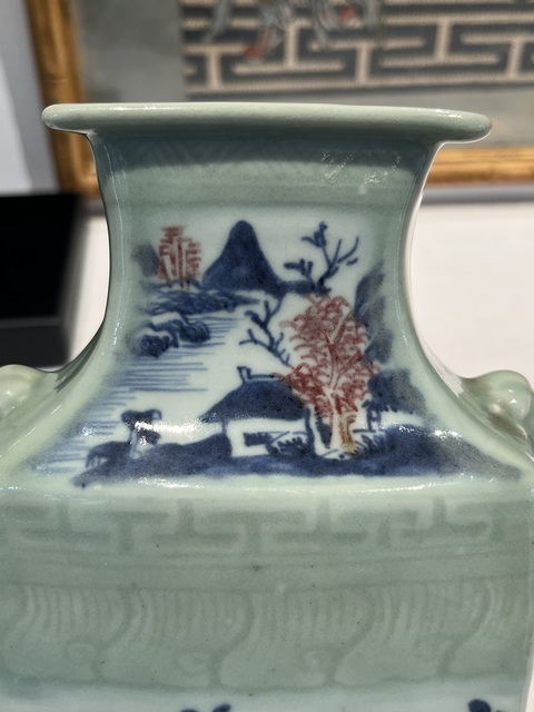 古玩陶瓷豆青釉青花釉里紅四方瓶真品鑒賞圖