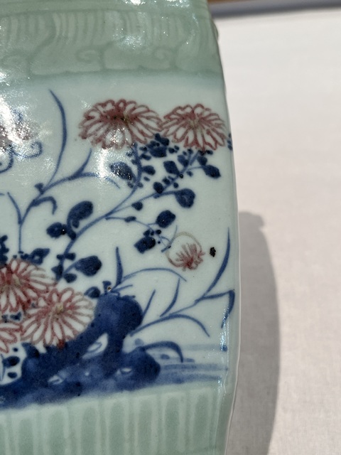 古玩陶瓷豆青釉青花釉里紅四方瓶真品鑒賞圖