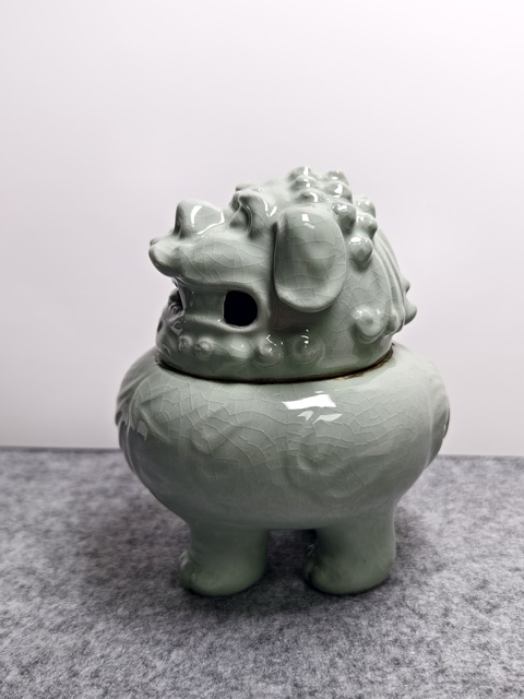 古玩陶瓷獅子香薰?fàn)t真品鑒賞圖