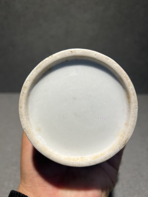 古玩陶瓷黃釉素三彩海馬紋筒瓶真品鑒賞圖