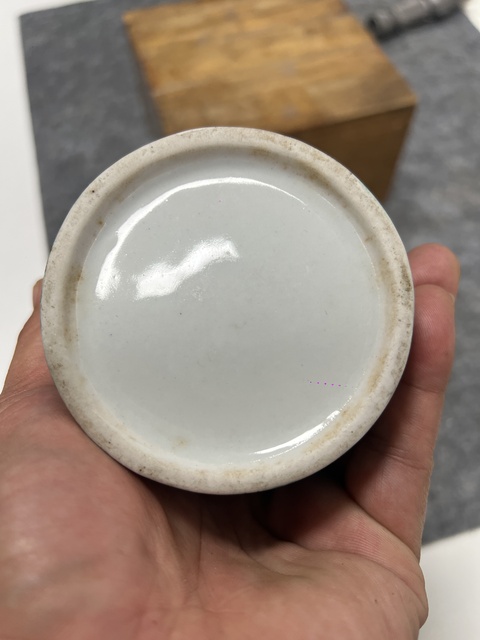 古玩陶瓷黃釉素三彩海馬紋筒瓶真品鑒賞圖